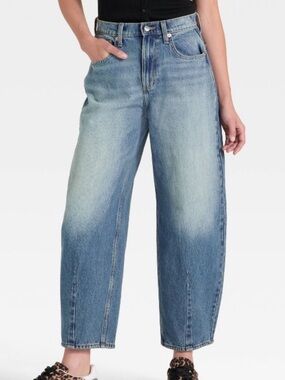 Universal Thread High-Rise Easy Barrel Jean